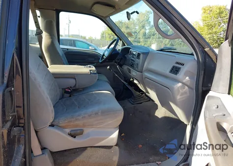 2000 Ford F250 Super Duty from USA, damaged, VIN 1FTNX20L3YEA09104